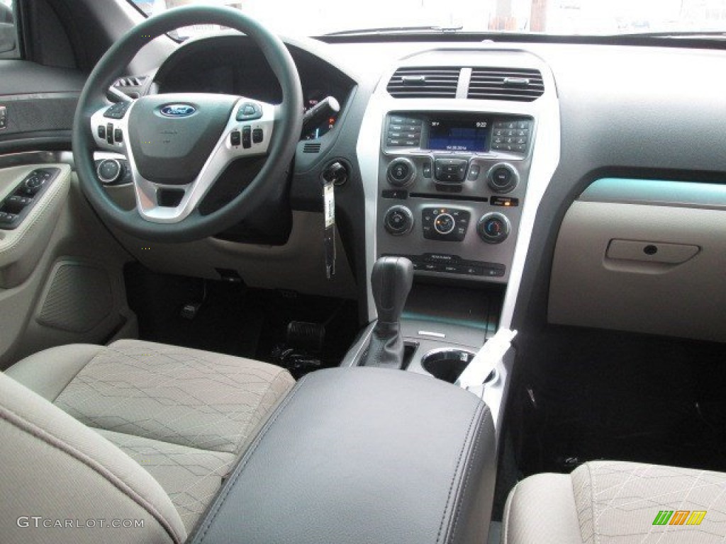 2015 Explorer FWD - Oxford White / Medium Light Stone photo #18