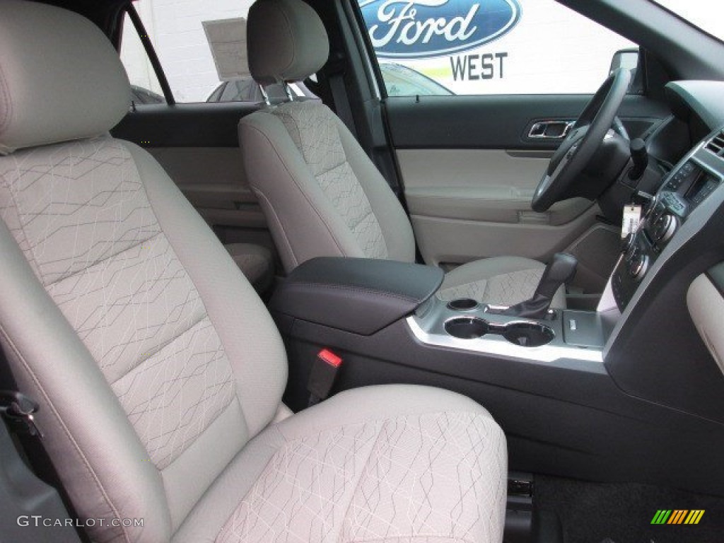 2015 Explorer FWD - Oxford White / Medium Light Stone photo #20