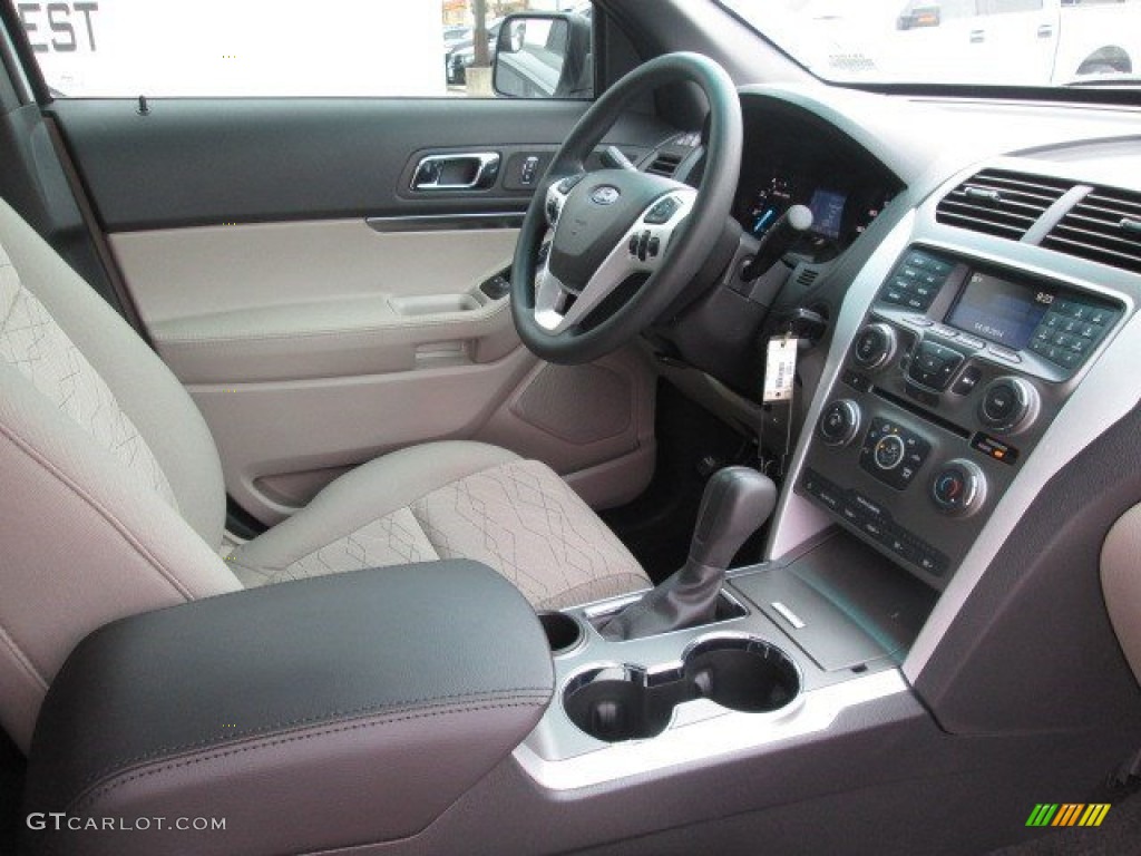 2015 Explorer FWD - Oxford White / Medium Light Stone photo #21