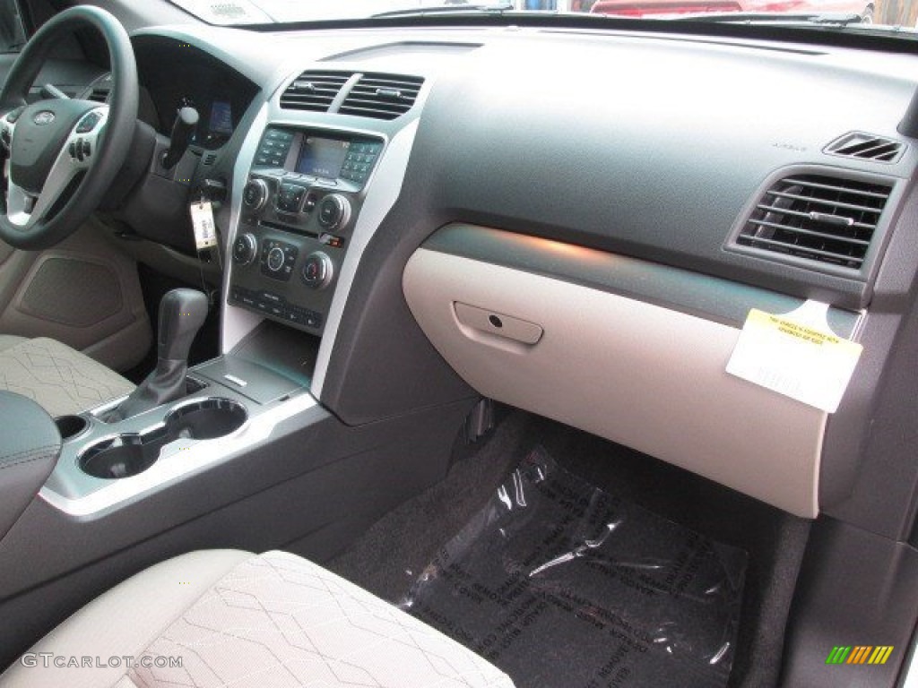 2015 Explorer FWD - Oxford White / Medium Light Stone photo #22