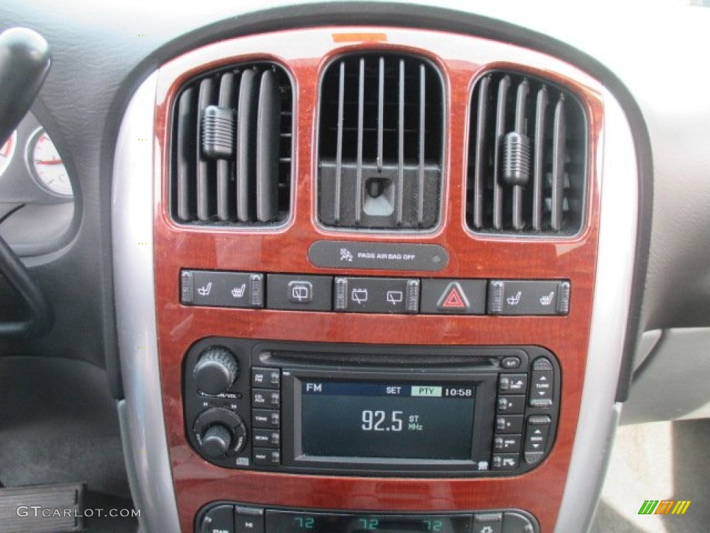 2007 Chrysler Town & Country Limited Controls Photo #102159185