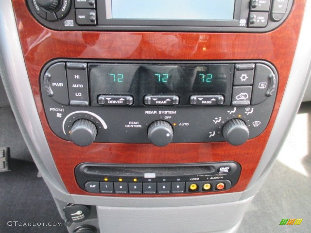 2007 Chrysler Town & Country Limited Controls Photo #102159206