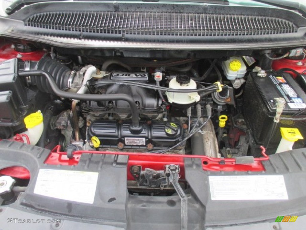 2007 Chrysler Town & Country Limited Engine Photos