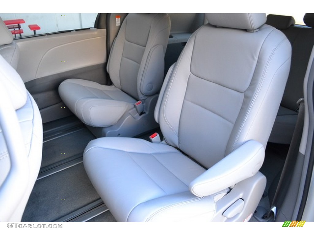 2015 Toyota Sienna XLE AWD Rear Seat Photos