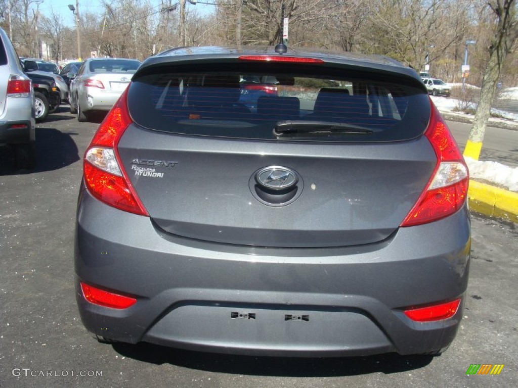 2012 Accent SE 5 Door - Cyclone Gray / Black photo #2