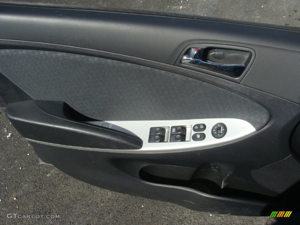 2012 Accent SE 5 Door - Cyclone Gray / Black photo #4