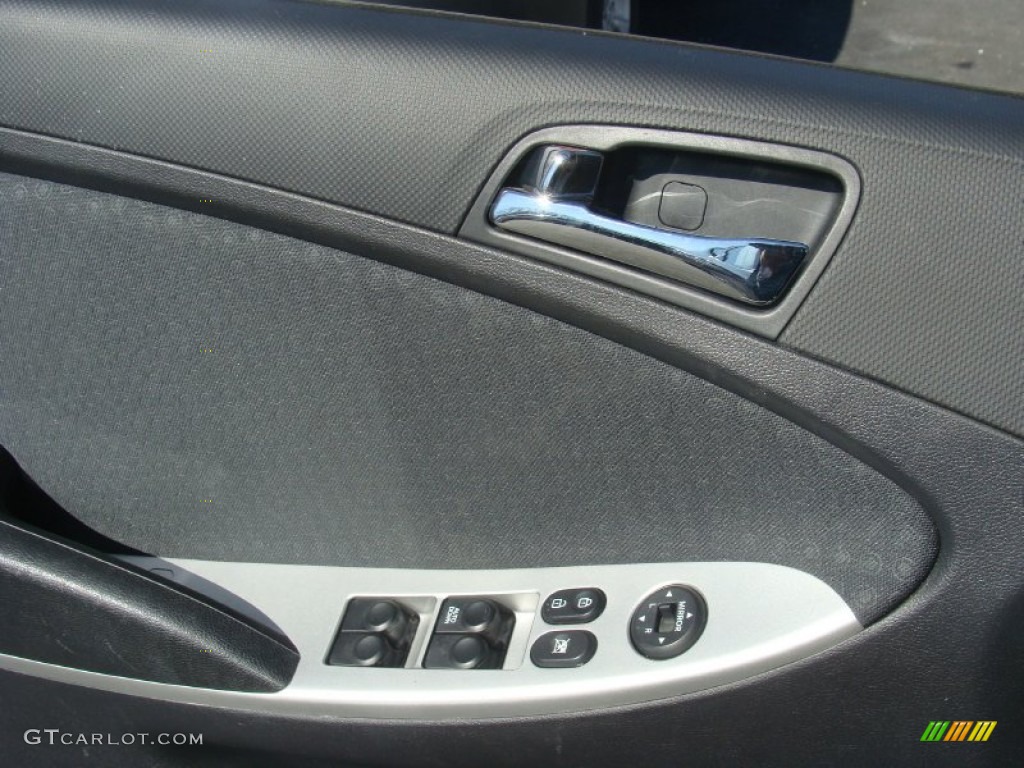 2012 Accent SE 5 Door - Cyclone Gray / Black photo #5