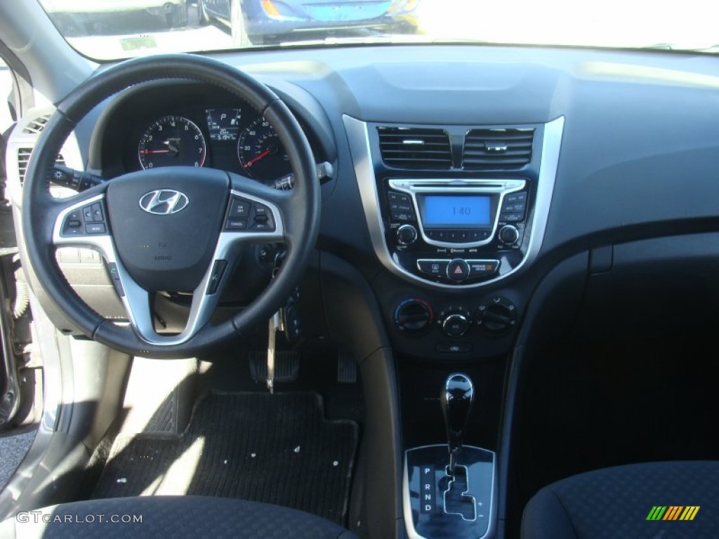 2012 Accent SE 5 Door - Cyclone Gray / Black photo #8