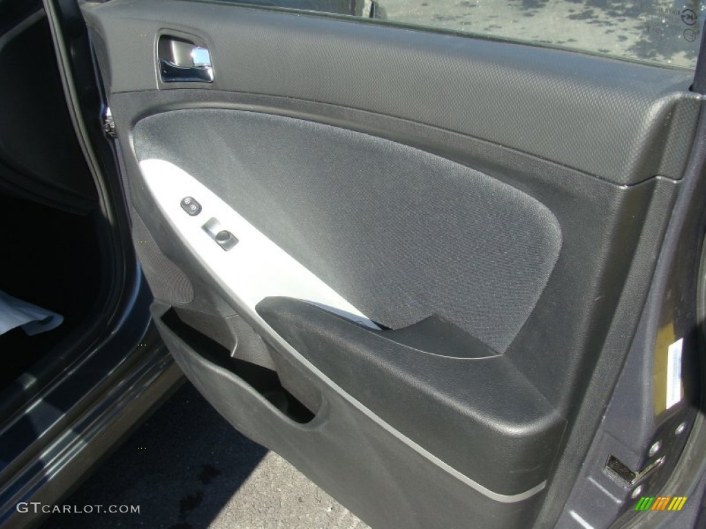 2012 Accent SE 5 Door - Cyclone Gray / Black photo #21