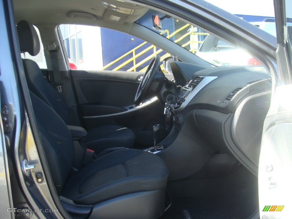 2012 Accent SE 5 Door - Cyclone Gray / Black photo #23