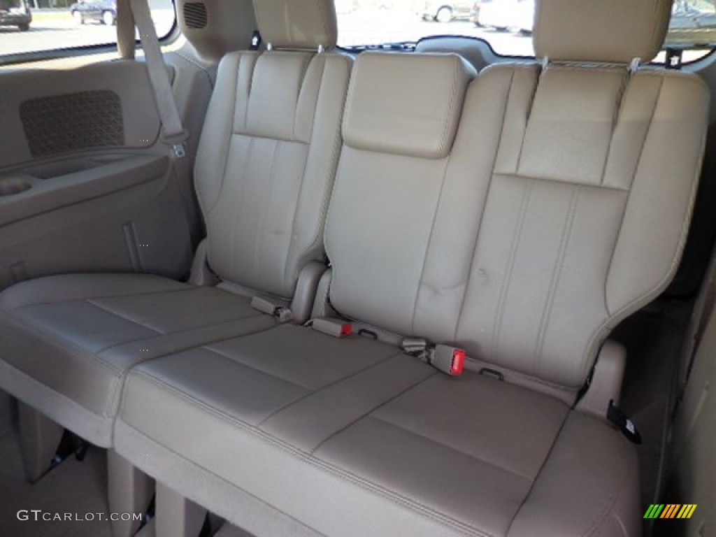 2014 Town & Country Touring - True Blue Pearl / Dark Frost Beige/Medium Frost Beige photo #6