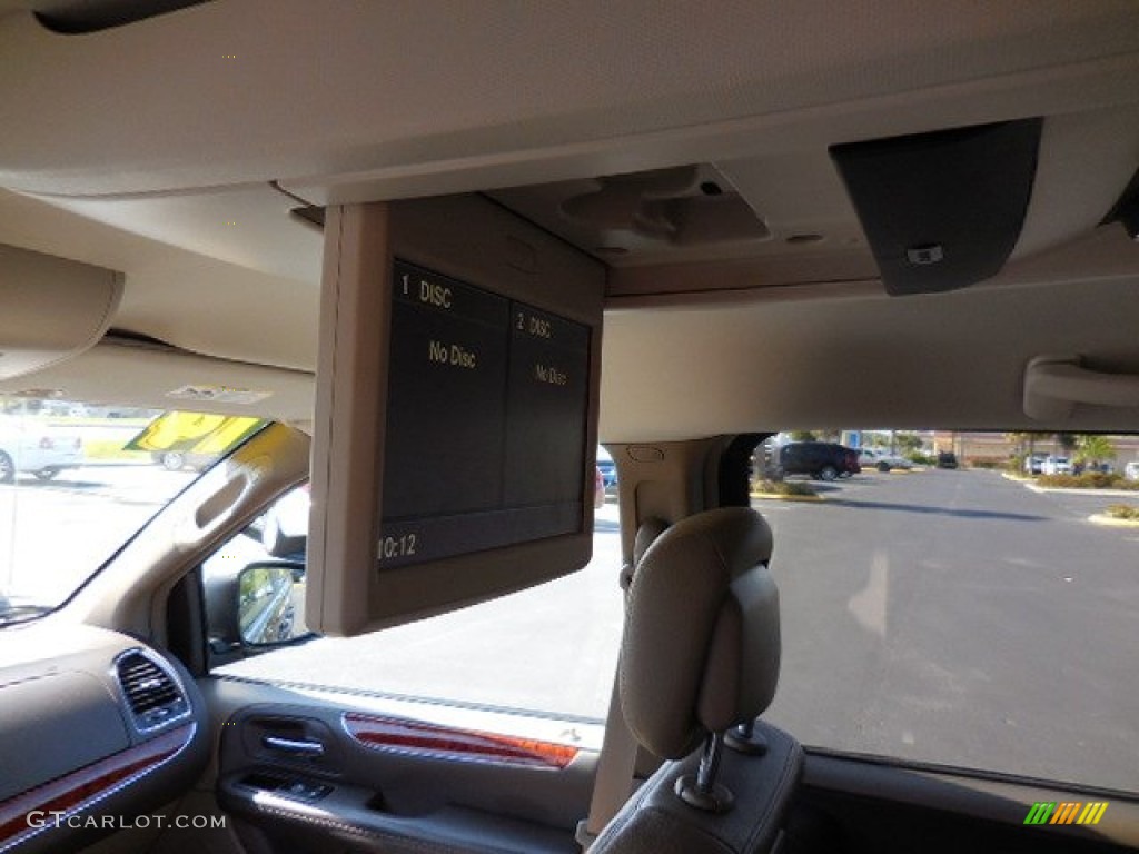 2014 Town & Country Touring - True Blue Pearl / Dark Frost Beige/Medium Frost Beige photo #7