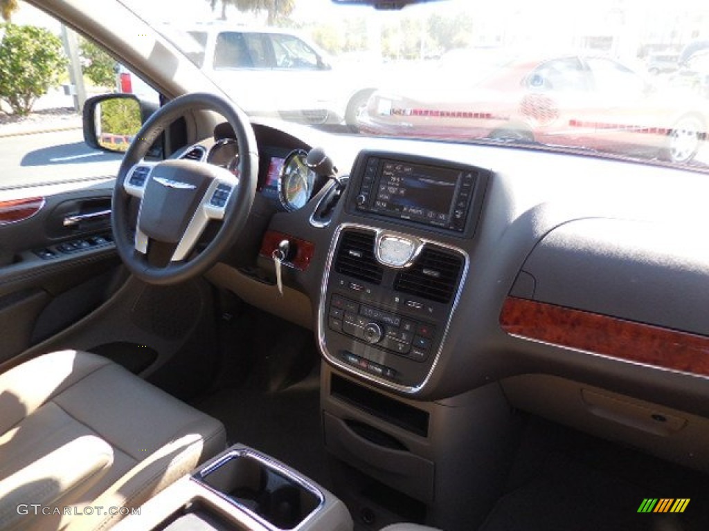 2014 Town & Country Touring - True Blue Pearl / Dark Frost Beige/Medium Frost Beige photo #14