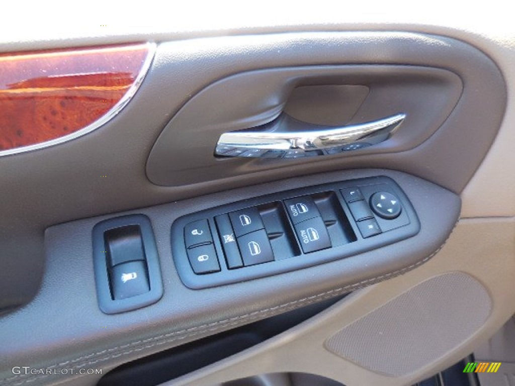 2014 Town & Country Touring - True Blue Pearl / Dark Frost Beige/Medium Frost Beige photo #20