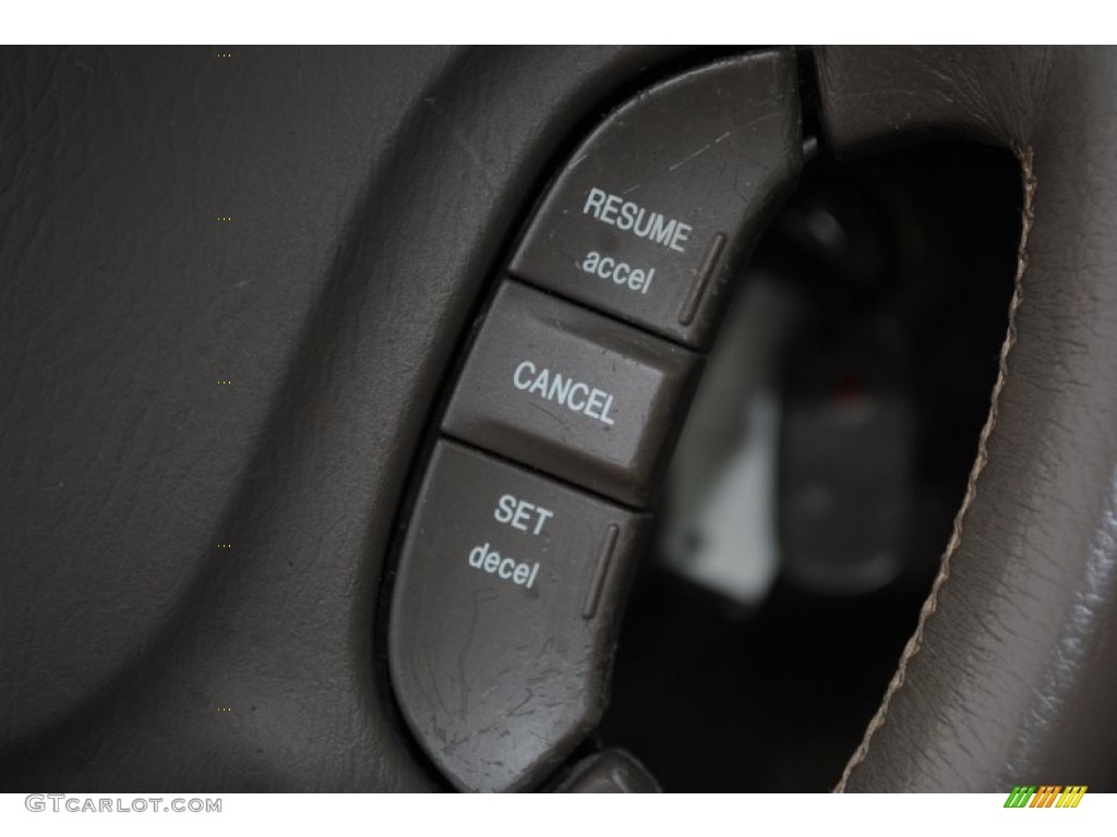 2004 Acura RL 3.5 Controls Photo #102172724