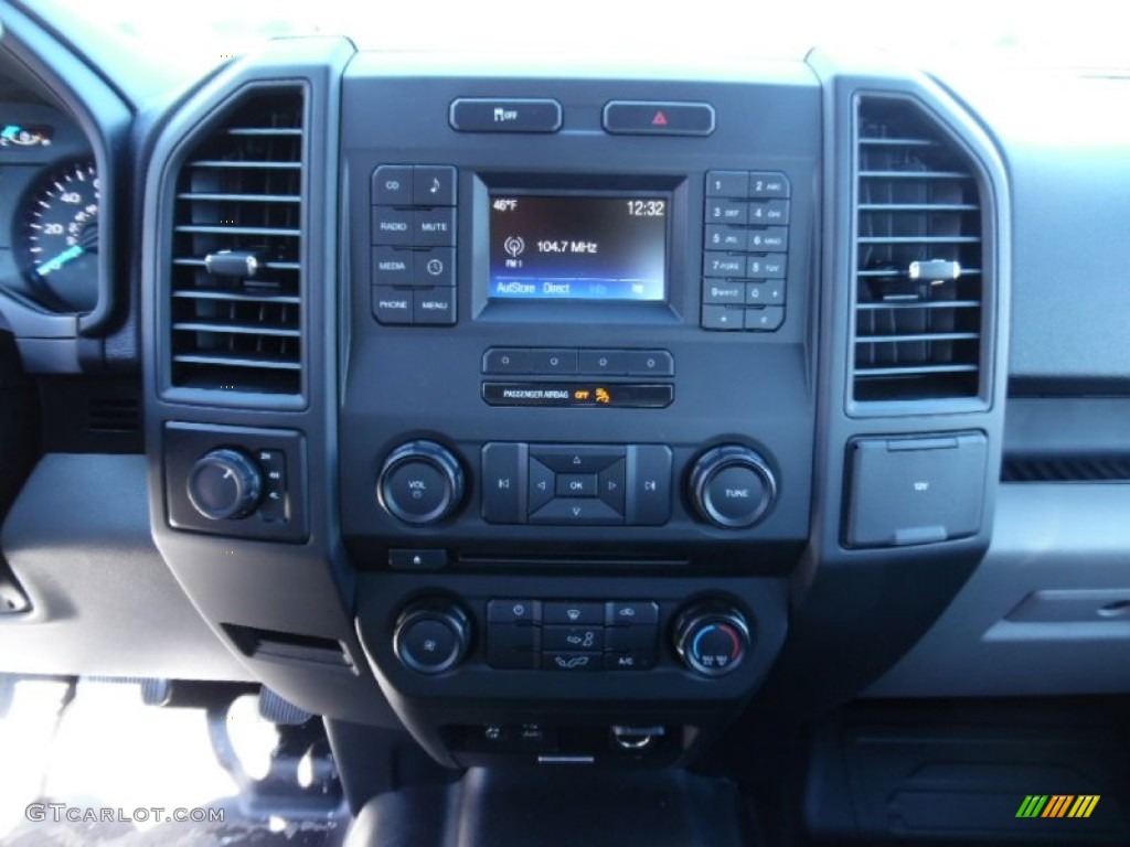 2015 Ford F150 XL SuperCab 4x4 Controls Photo #102175226