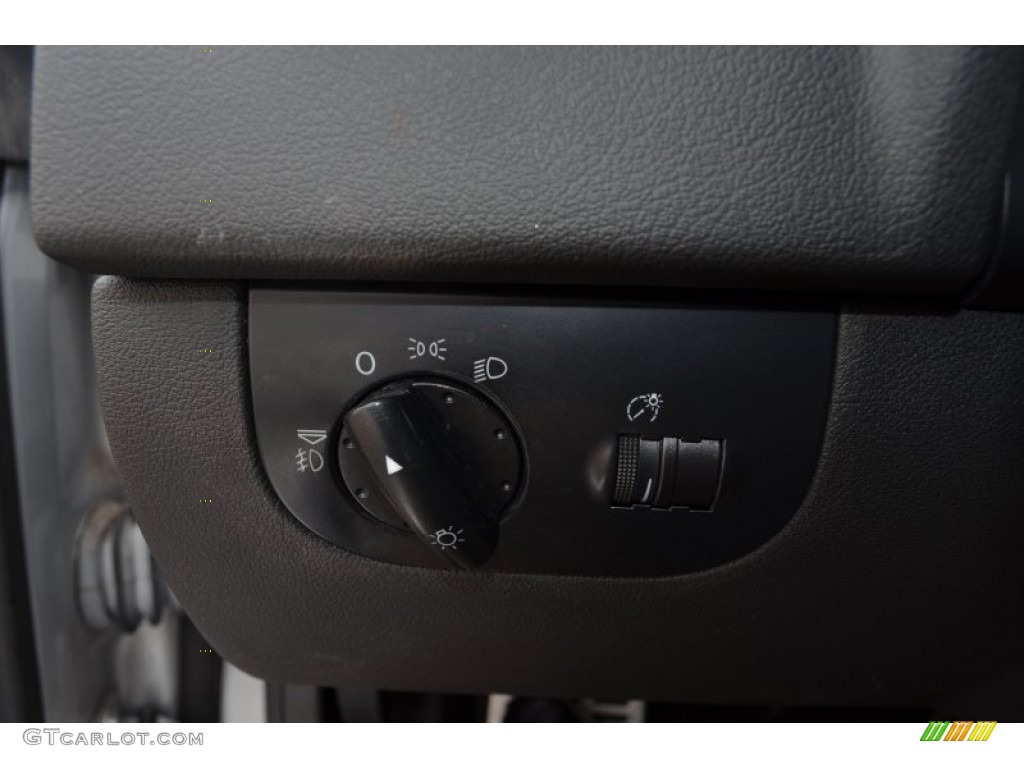 2001 Audi TT 1.8T quattro Coupe Controls Photo #102180746