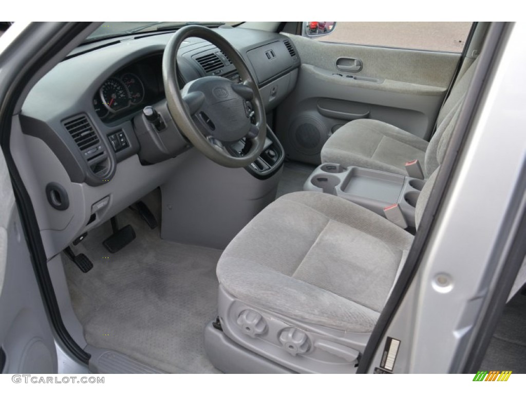 Gray Interior 2005 Kia Sedona LX Photo #102181619