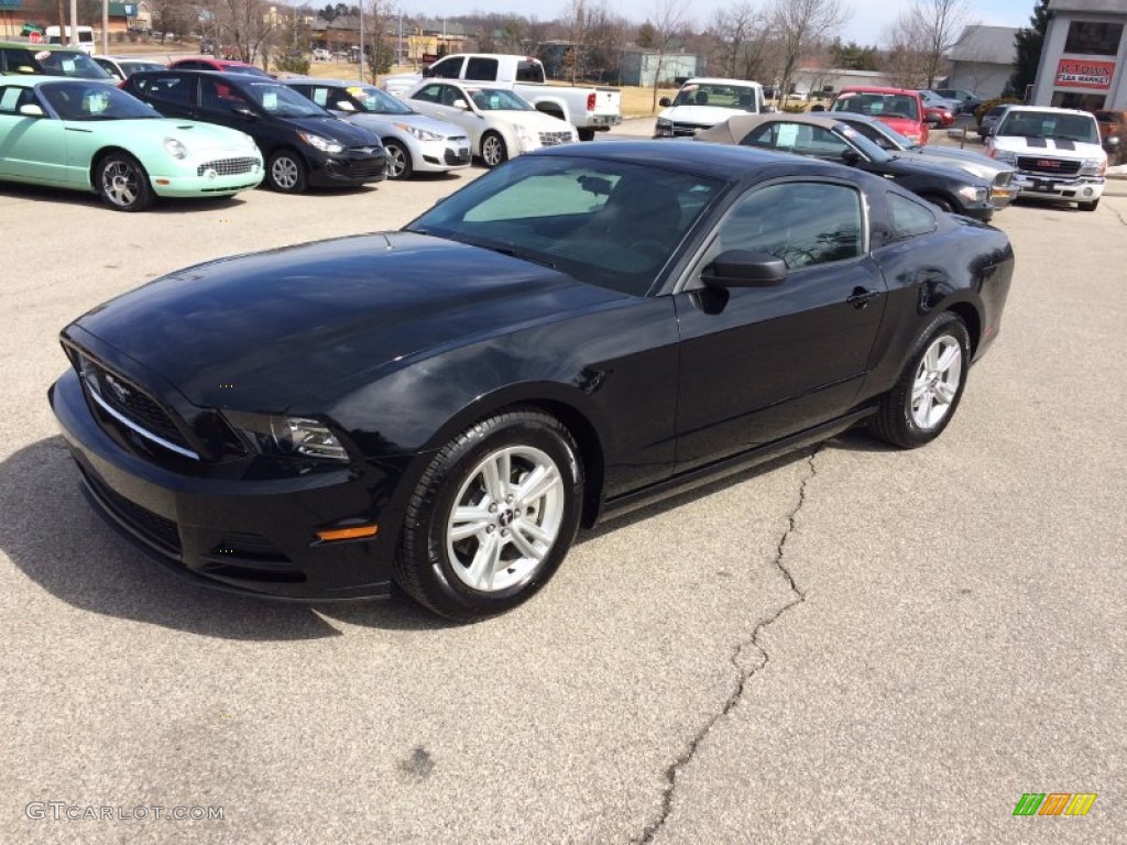 Black Ford Mustang