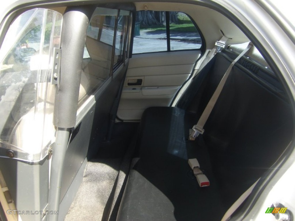 2006 Ford Crown Victoria Police Interceptor Rear Seat Photo #102186410