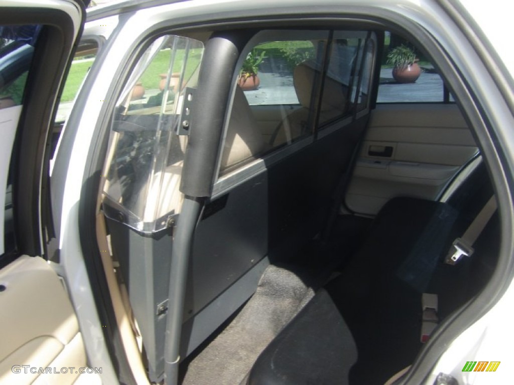 2006 Ford Crown Victoria Police Interceptor Rear Seat Photo #102186419