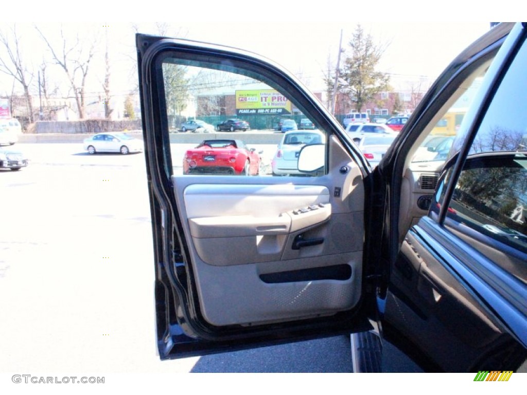 2004 Mountaineer V8 AWD - Black Clearcoat / Medium Dark Parchment photo #11
