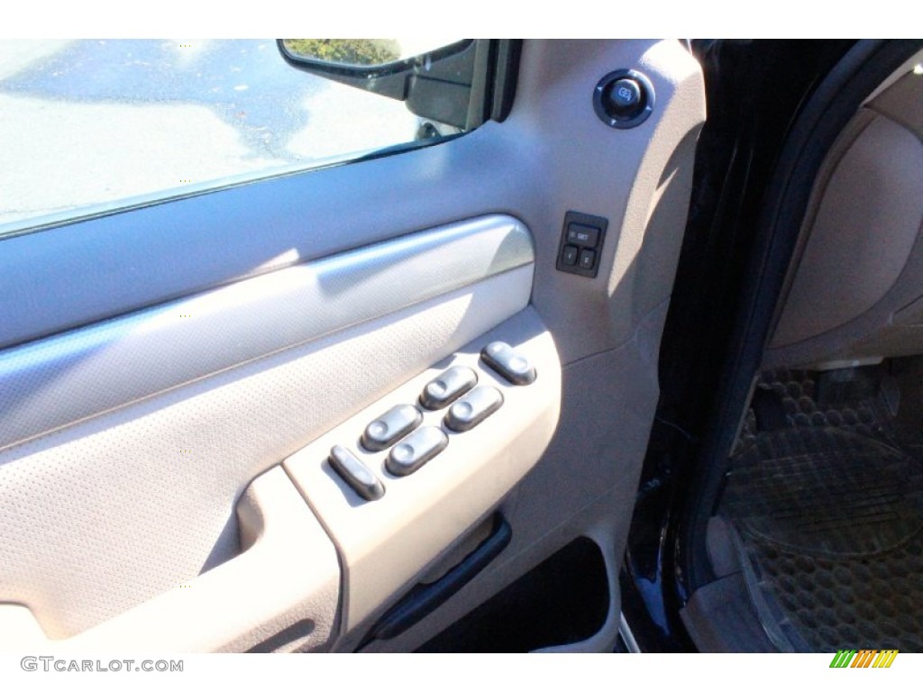 2004 Mountaineer V8 AWD - Black Clearcoat / Medium Dark Parchment photo #12