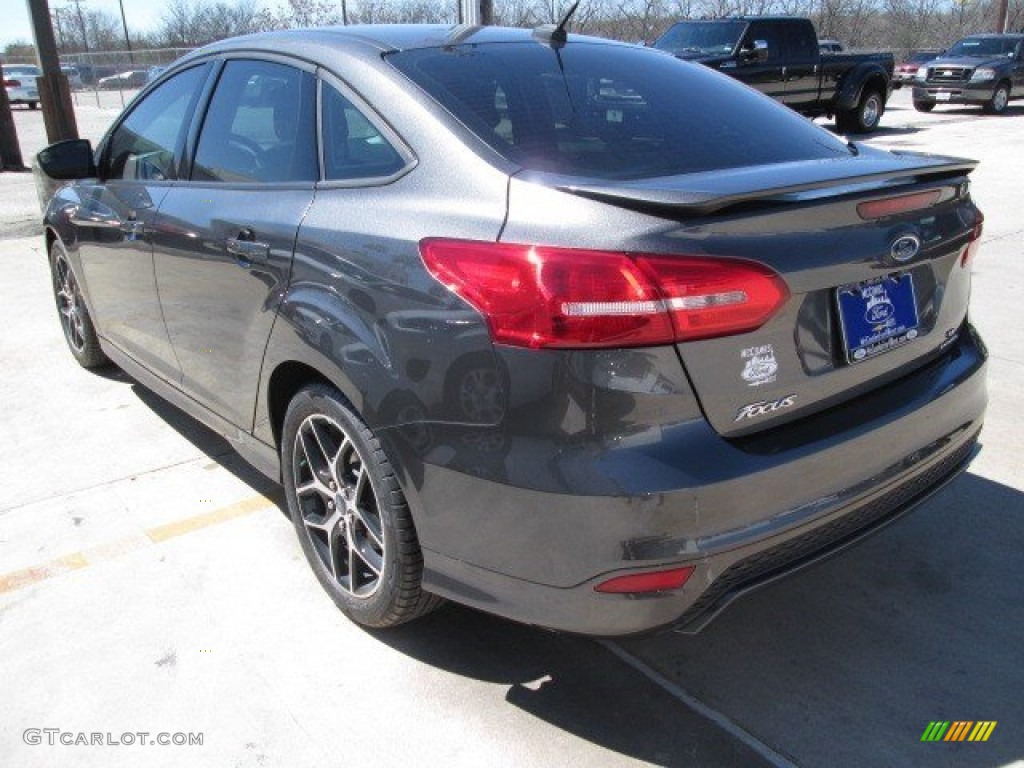 2015 Focus SE Sedan - Magnetic Metallic / Charcoal Black photo #8