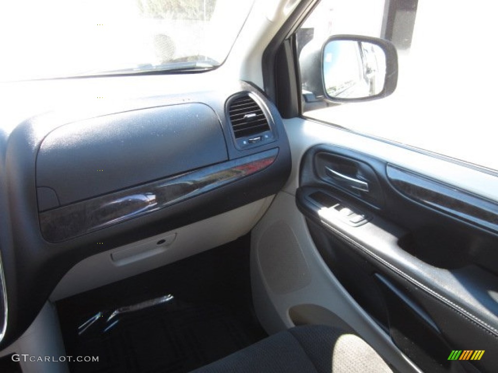 2012 Grand Caravan SE - Bright Silver Metallic / Black/Light Graystone photo #17