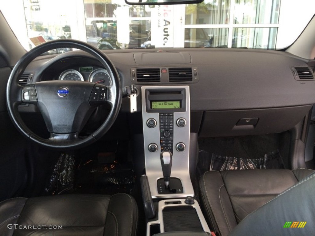 2011 C70 T5 - Electric Silver Metallic / Soverign Hide Off Black Leather/Off Black photo #12