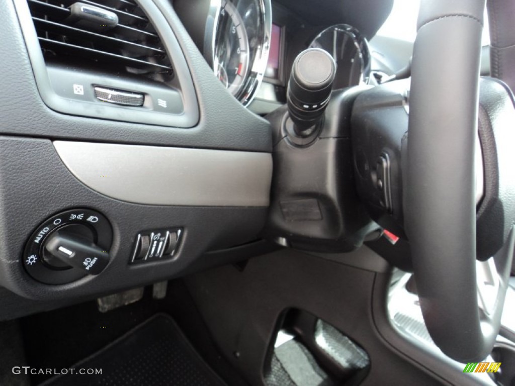 2015 Dodge Grand Caravan R/T Controls Photo #102225700