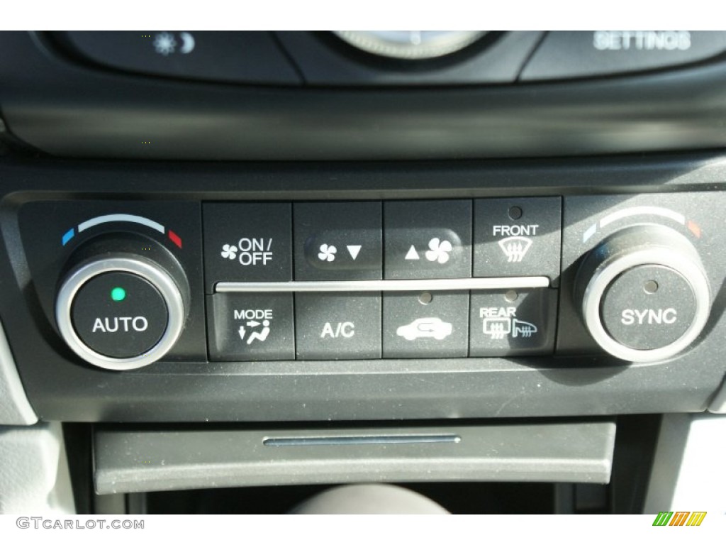 2016 Acura ILX Technology Controls Photo #102229852