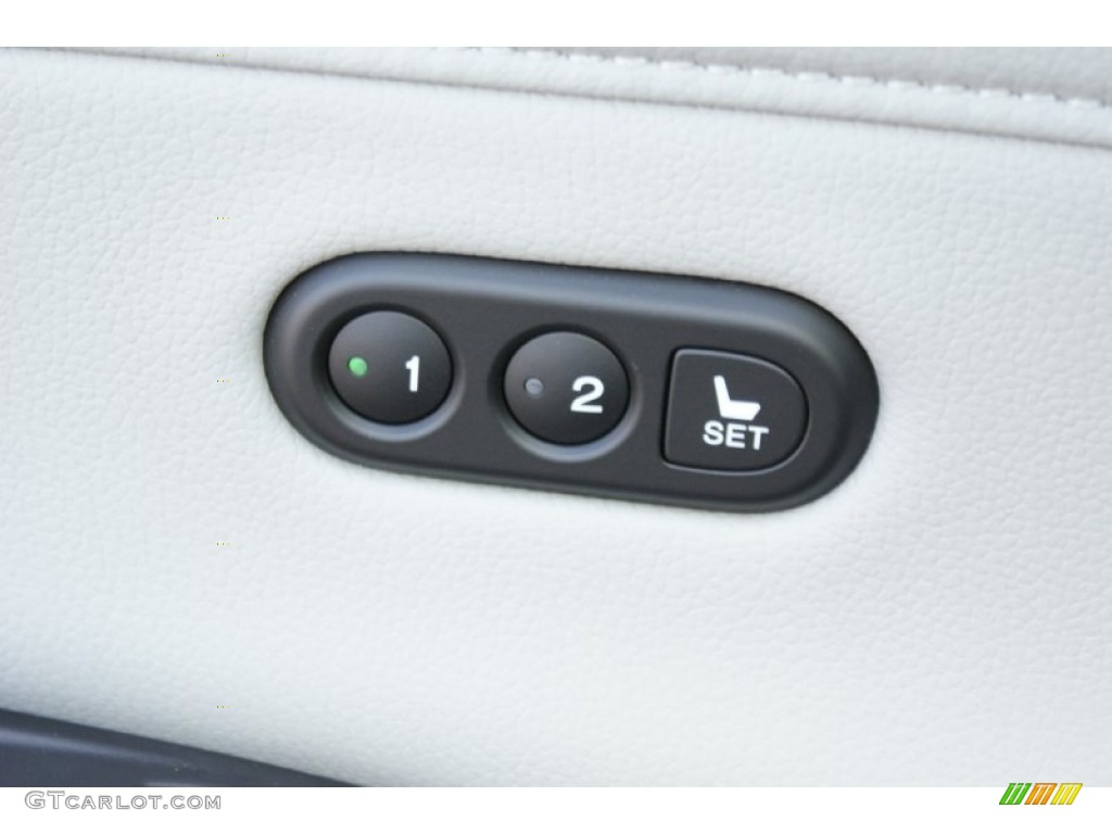 2016 Acura ILX Technology Controls Photo #102230098