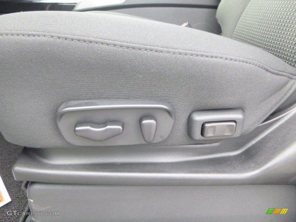 2015 Nissan Titan SV Crew Cab 4x4 Controls Photo #102237697
