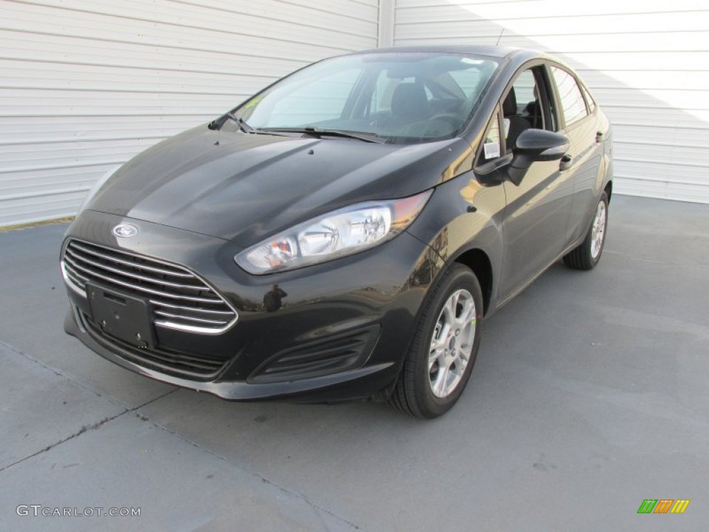 Tuxedo Black Metallic 2015 Ford Fiesta SE Sedan Exterior Photo #102241572