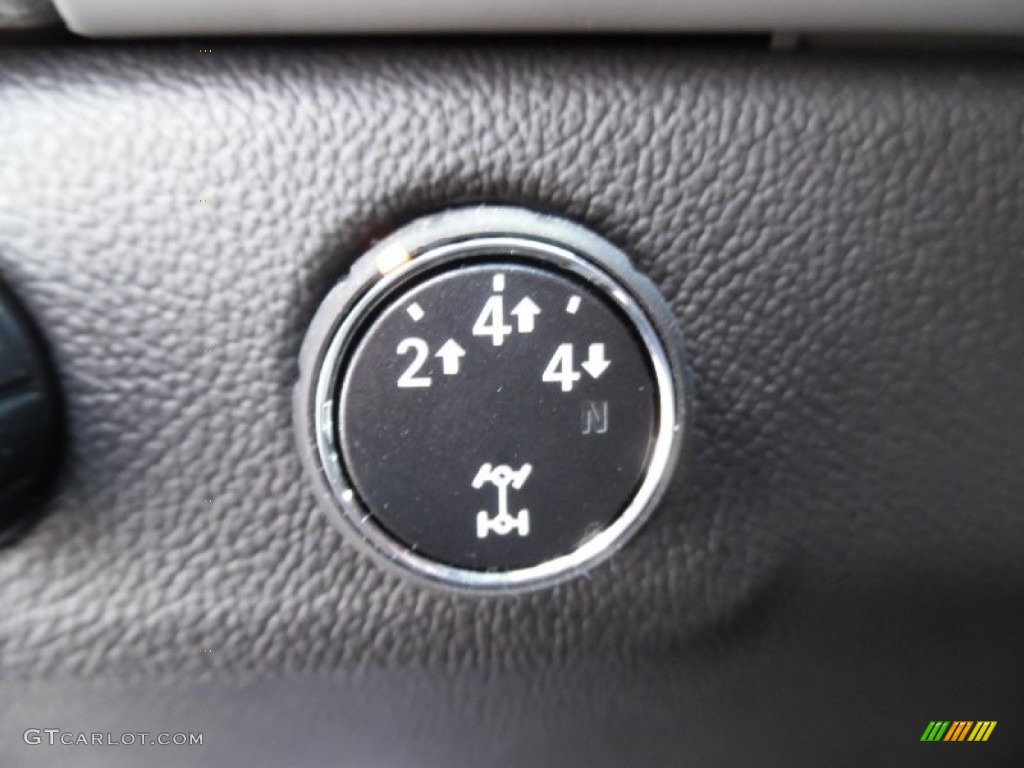2015 Chevrolet Colorado LT Extended Cab 4WD Controls Photo #102243096