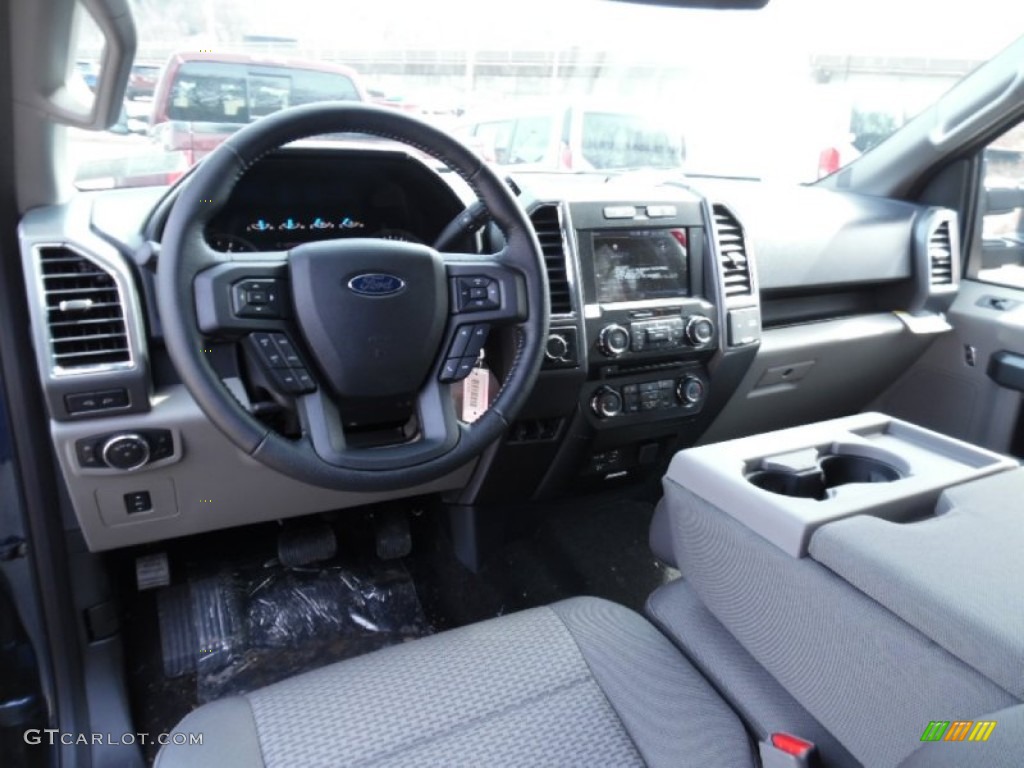 Medium Earth Gray Interior 2015 Ford F150 XLT SuperCrew 4x4 Photo #102246531