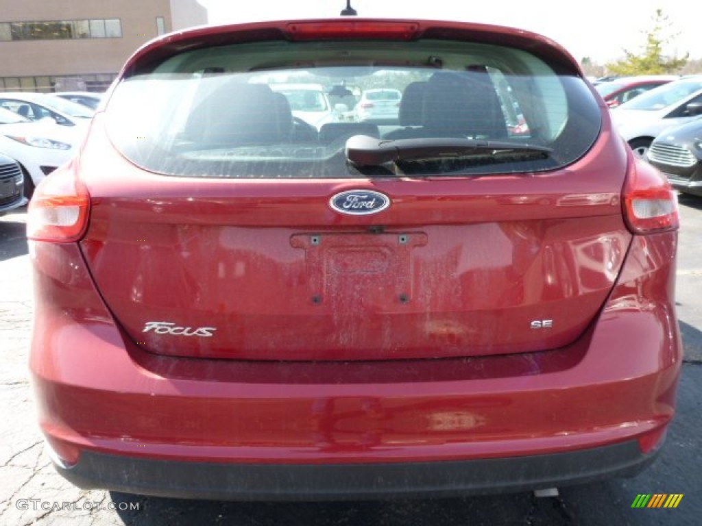 2015 Focus SE Hatchback - Ruby Red Metallic / Charcoal Black photo #3