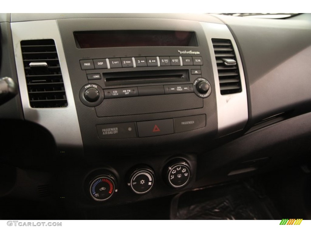 2008 Mitsubishi Outlander SE 4WD Controls Photos