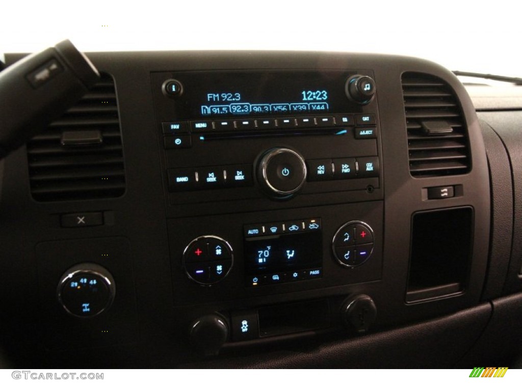 2013 Chevrolet Silverado 2500HD LT Crew Cab 4x4 Controls Photo #102251931