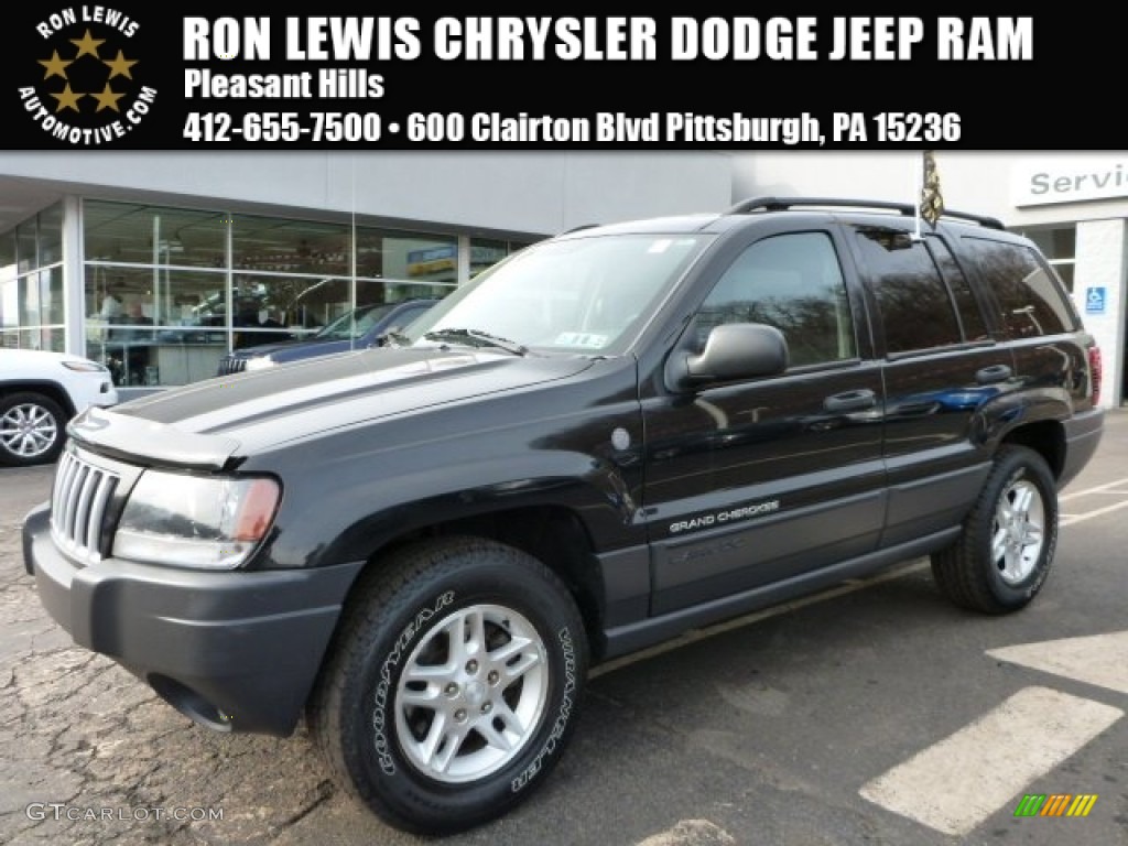 2004 Grand Cherokee Laredo 4x4 - Brillant Black Crystal Pearl / Dark Slate Gray photo #1