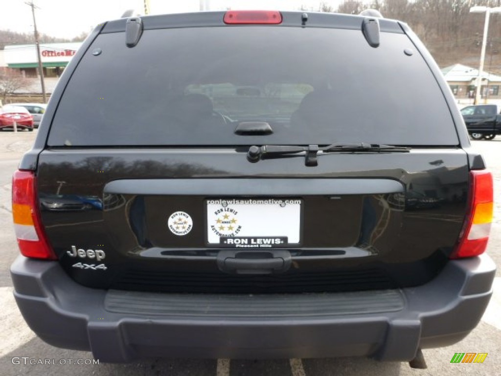 2004 Grand Cherokee Laredo 4x4 - Brillant Black Crystal Pearl / Dark Slate Gray photo #4