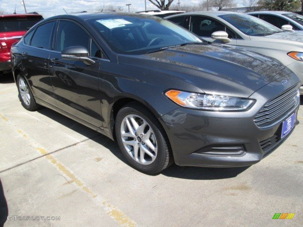 2015 Fusion SE - Magnetic Metallic / Charcoal Black photo #1