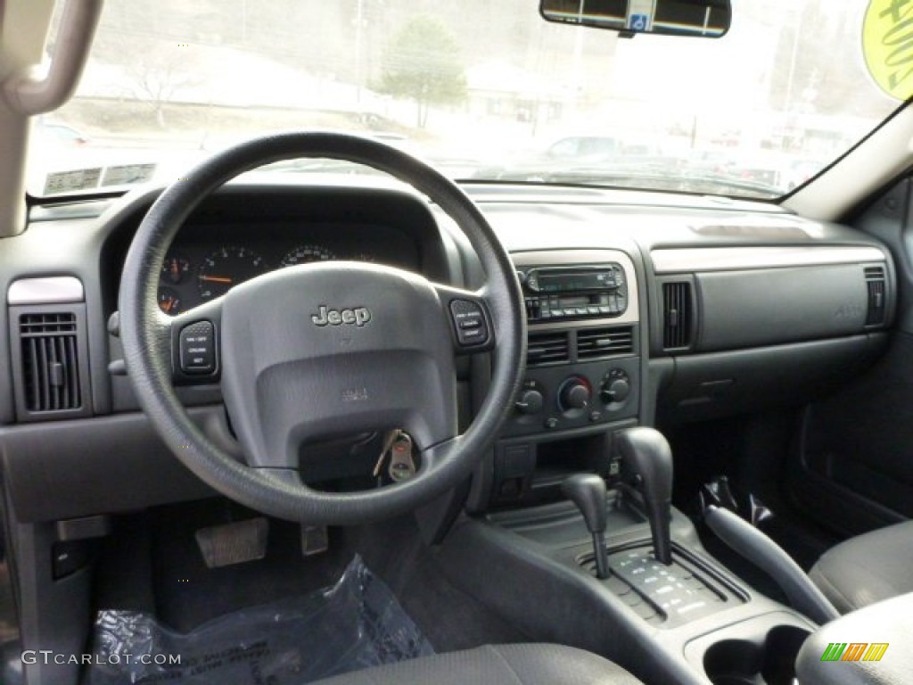 2004 Grand Cherokee Laredo 4x4 - Brillant Black Crystal Pearl / Dark Slate Gray photo #13