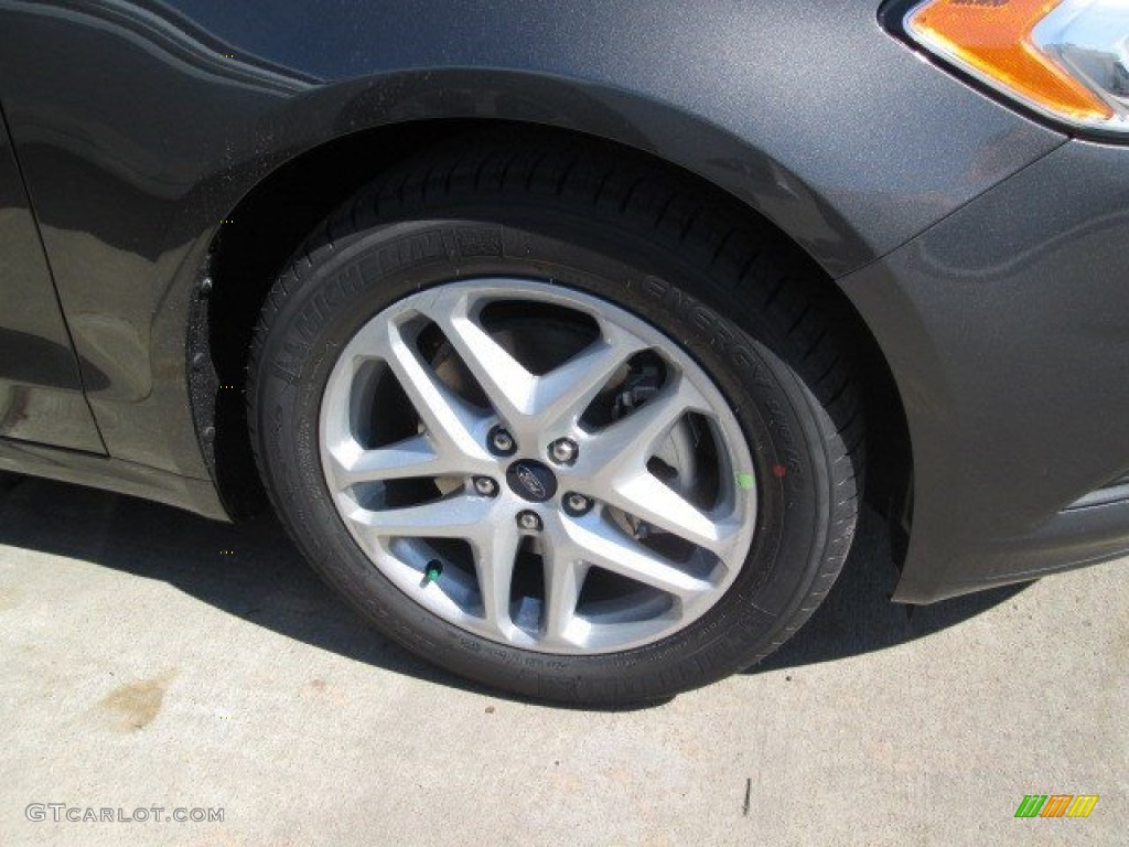 2015 Fusion SE - Magnetic Metallic / Charcoal Black photo #3