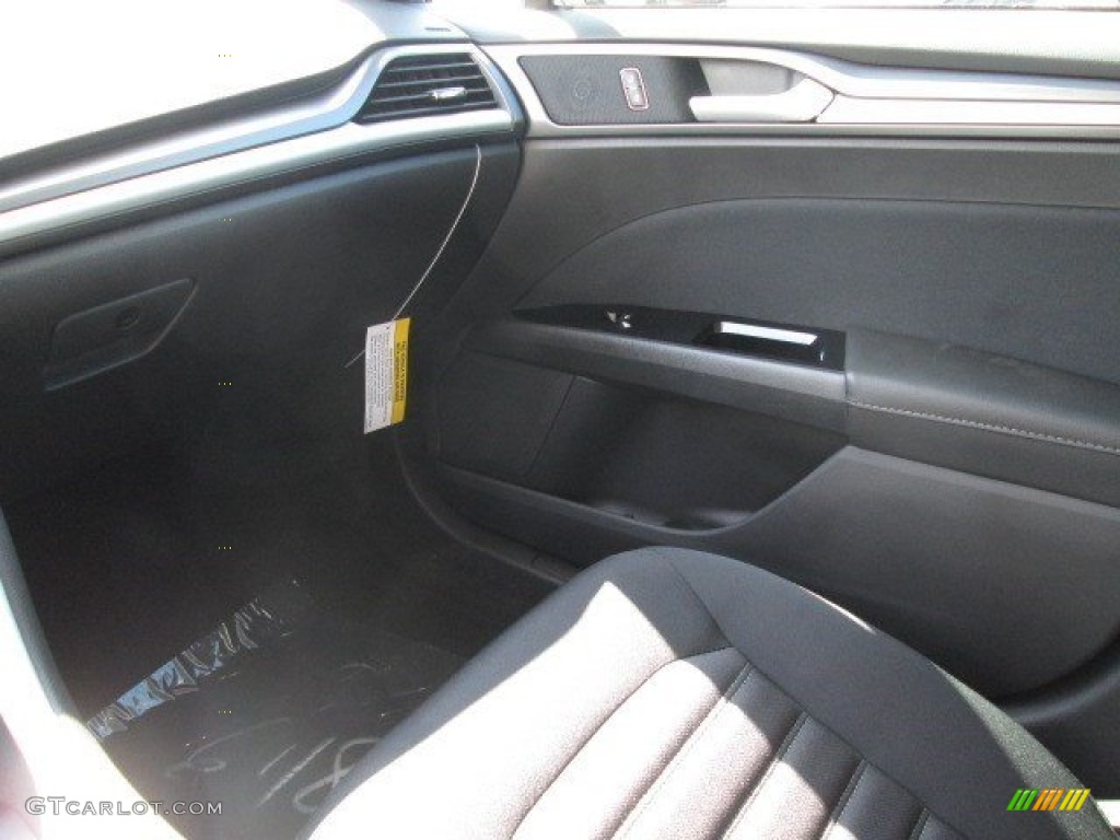 2015 Fusion SE - Magnetic Metallic / Charcoal Black photo #21