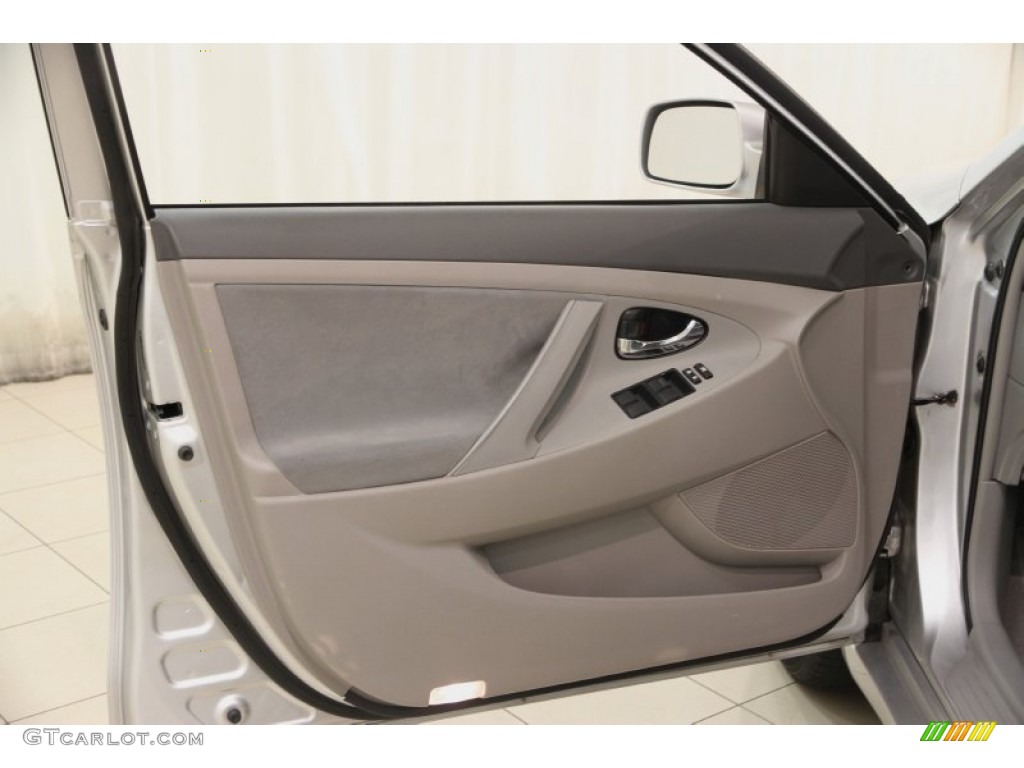 2009 Toyota Camry LE Ash Door Panel Photo #102254895