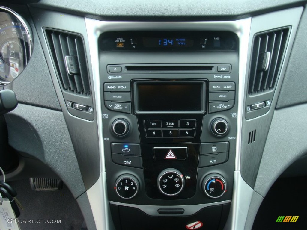 2014 Hyundai Sonata GLS Controls Photos