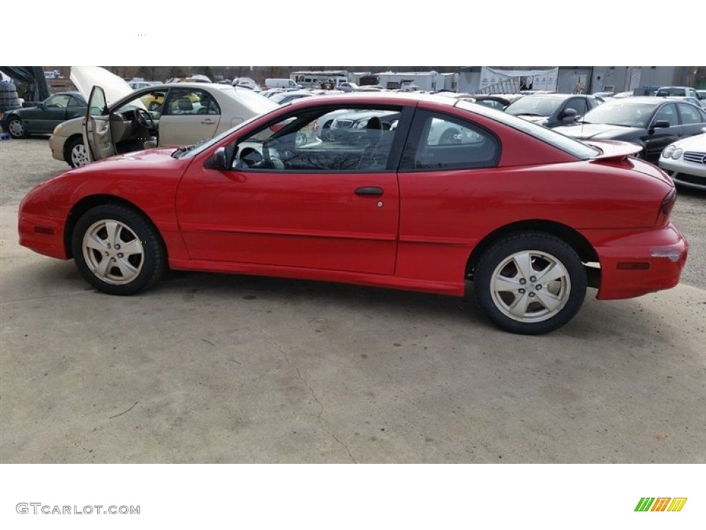 2001 Sunfire SE Coupe - Bright Red / Graphite photo #2