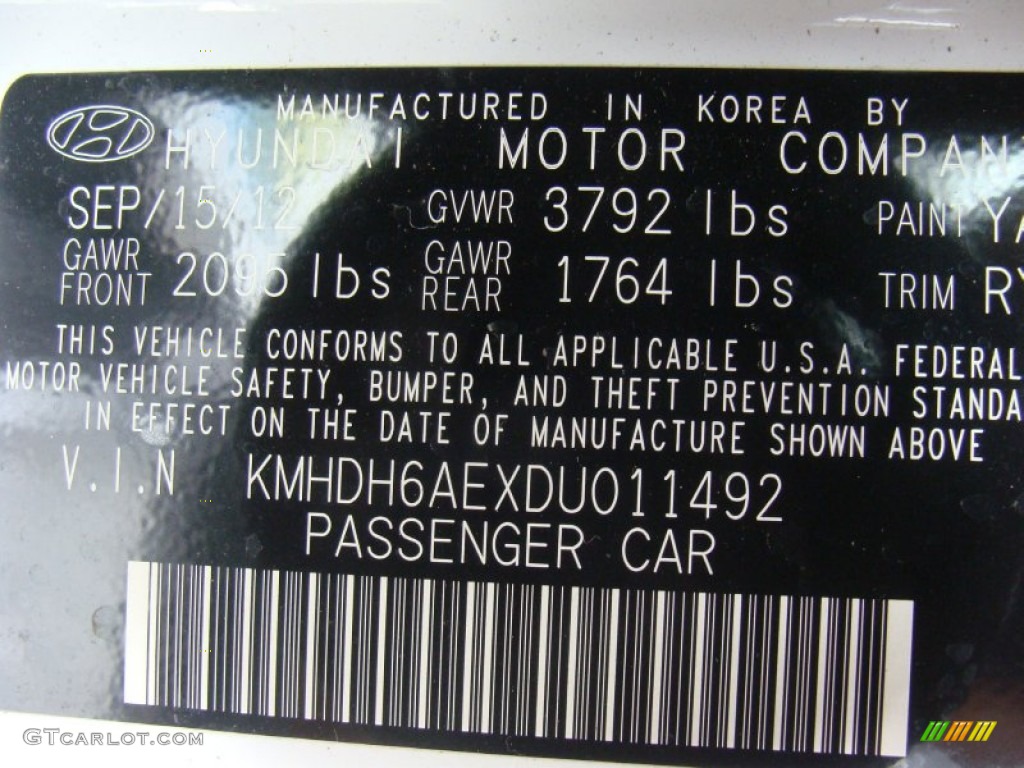 2013 Elantra Coupe SE - Monaco White / Black photo #32